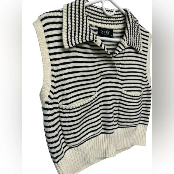 Cider Women’s Cropped Beige/Blue Knit stripe Sweater vest - Picture 3 of 5